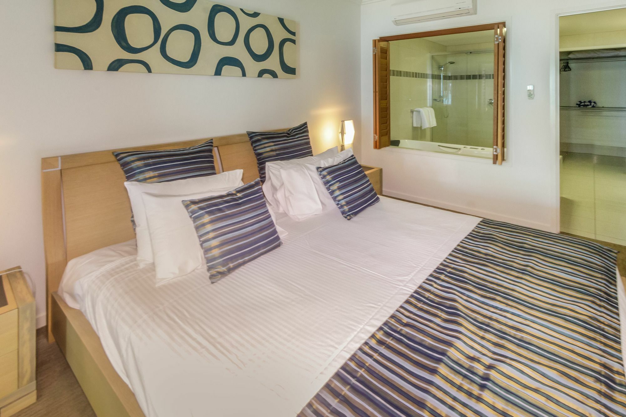 Island Views Beachfront Apartments Палм-Коув Экстерьер фото