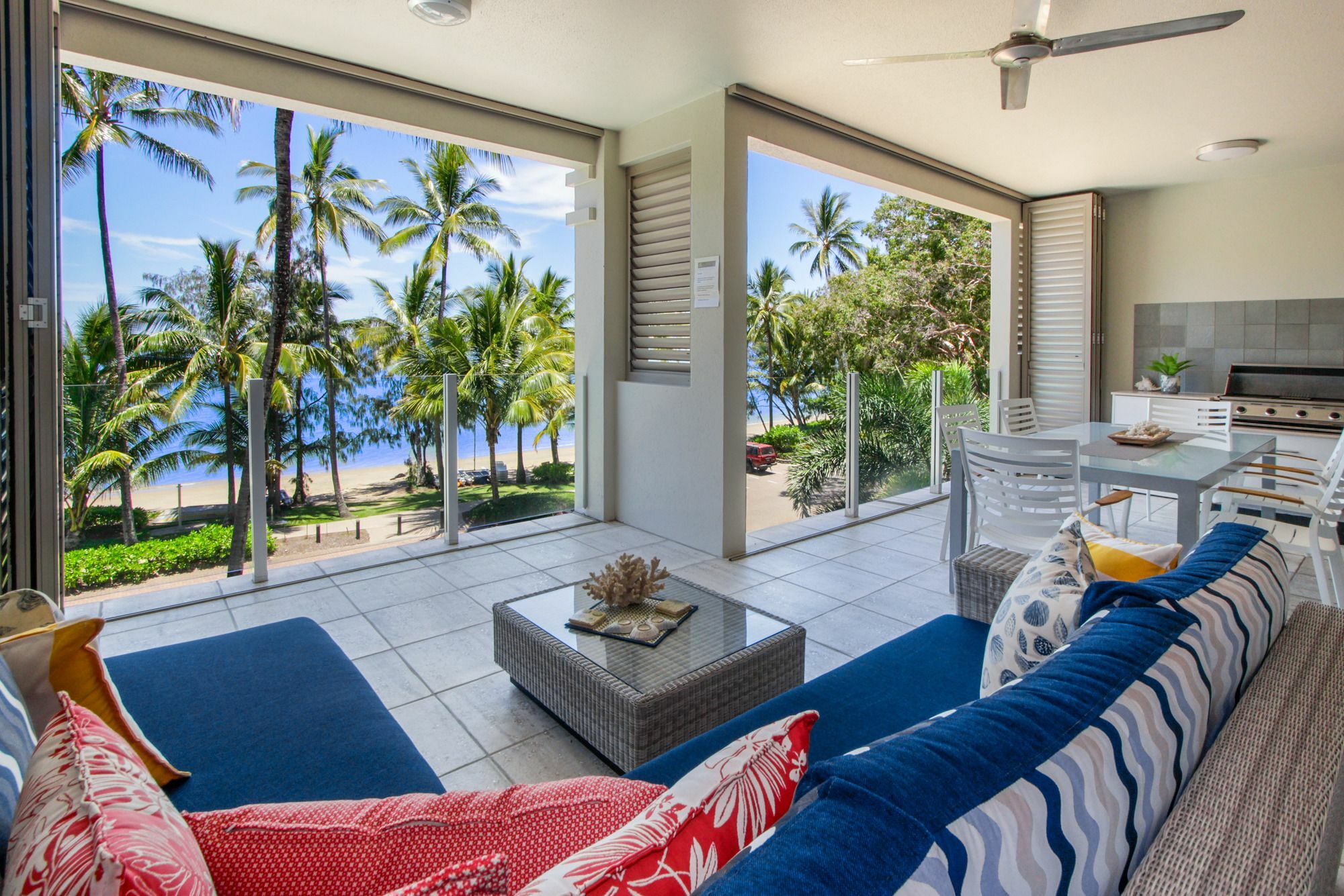 Island Views Beachfront Apartments Палм-Коув Экстерьер фото