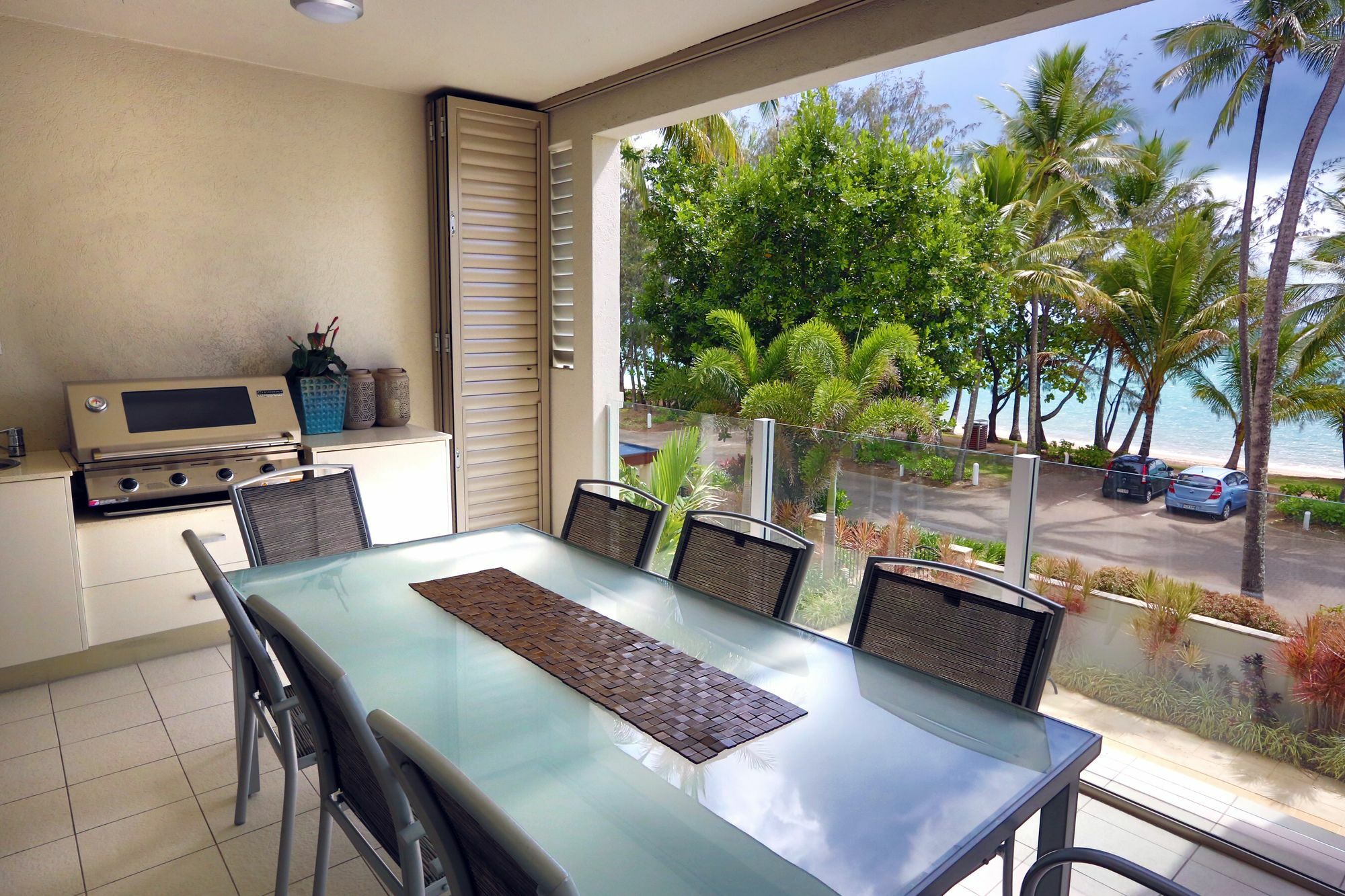 Island Views Beachfront Apartments Палм-Коув Экстерьер фото